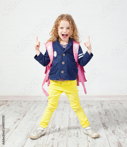 Canvas Print Little girl with schoolbag