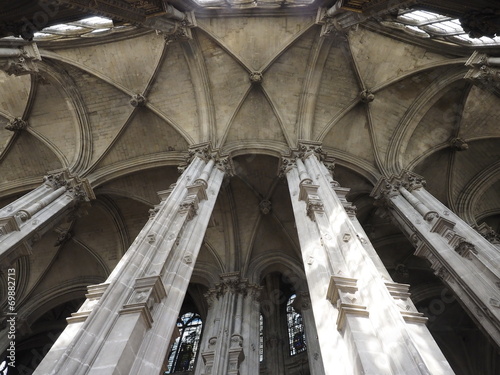 Iglesia de San Eustaquio en París photo