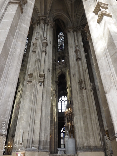 Iglesia de San Eustaquio en París photo