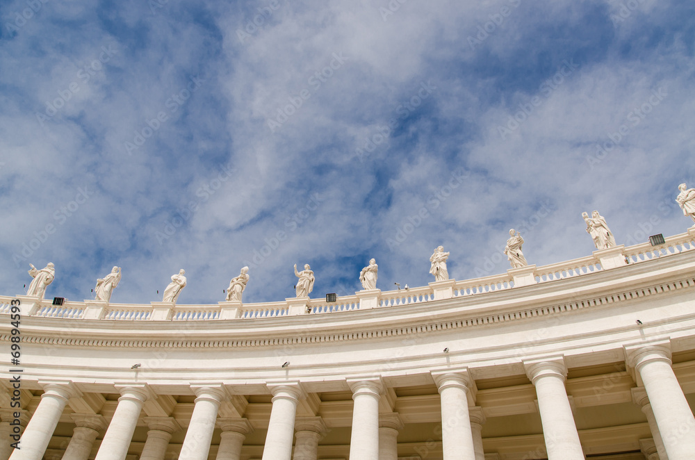 Fototapeta premium columns and statues in St. Peter's Square, Vatican, Rome
