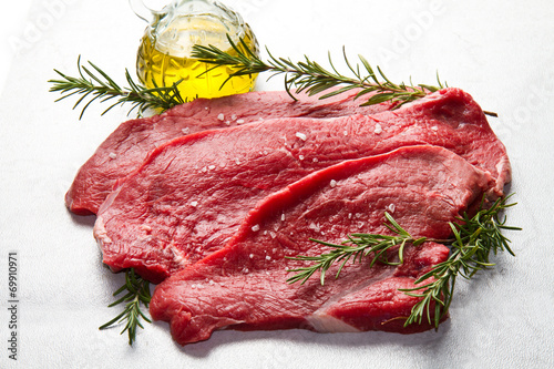 Bild auf Leinwand fettine di roastbeef