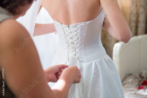 Obraz na plátně Bride wearing wedding dress
