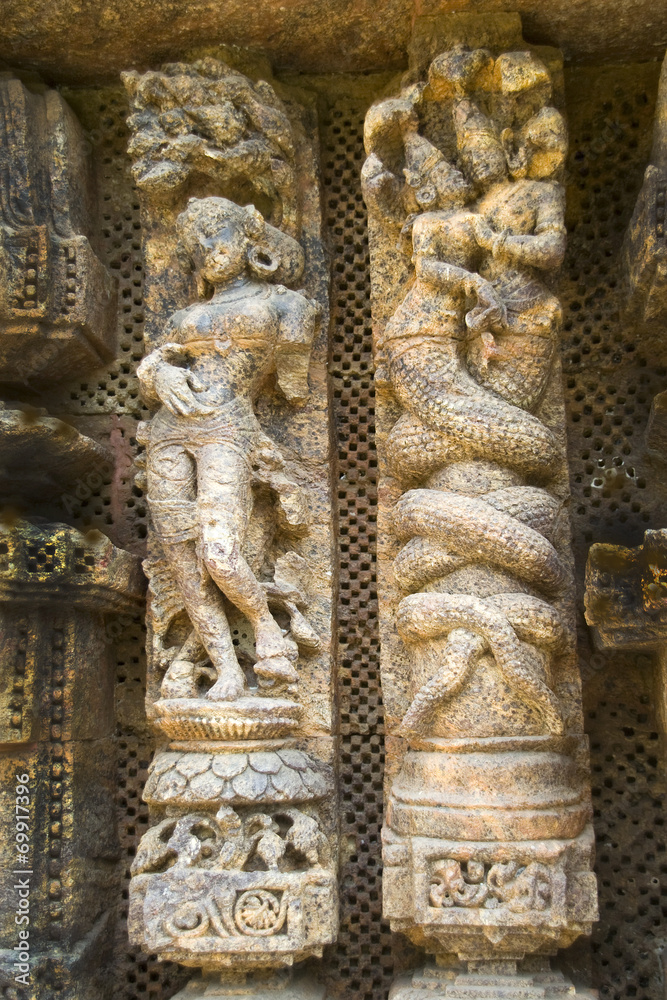 Carving on Cylindrical Columns