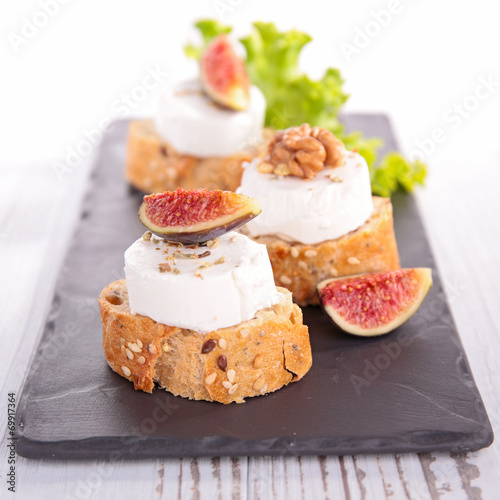 bread with cheese and fig