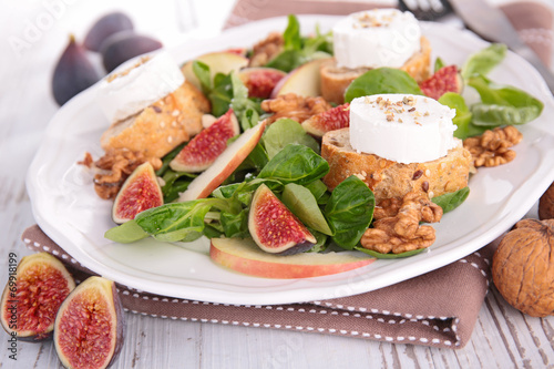 salad with cheese and fig