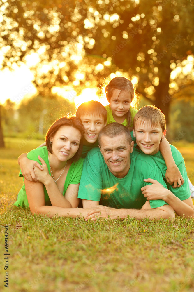 Fototapeta premium Family in green jersey