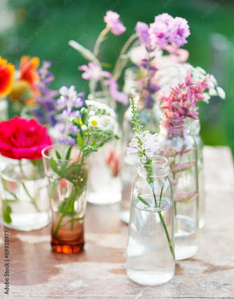 Obraz premium nice flowers in the bottles