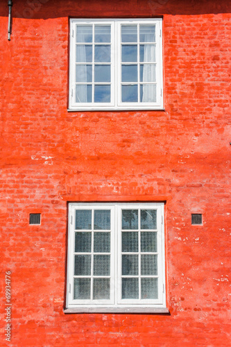 Window and Wall © kobozaa