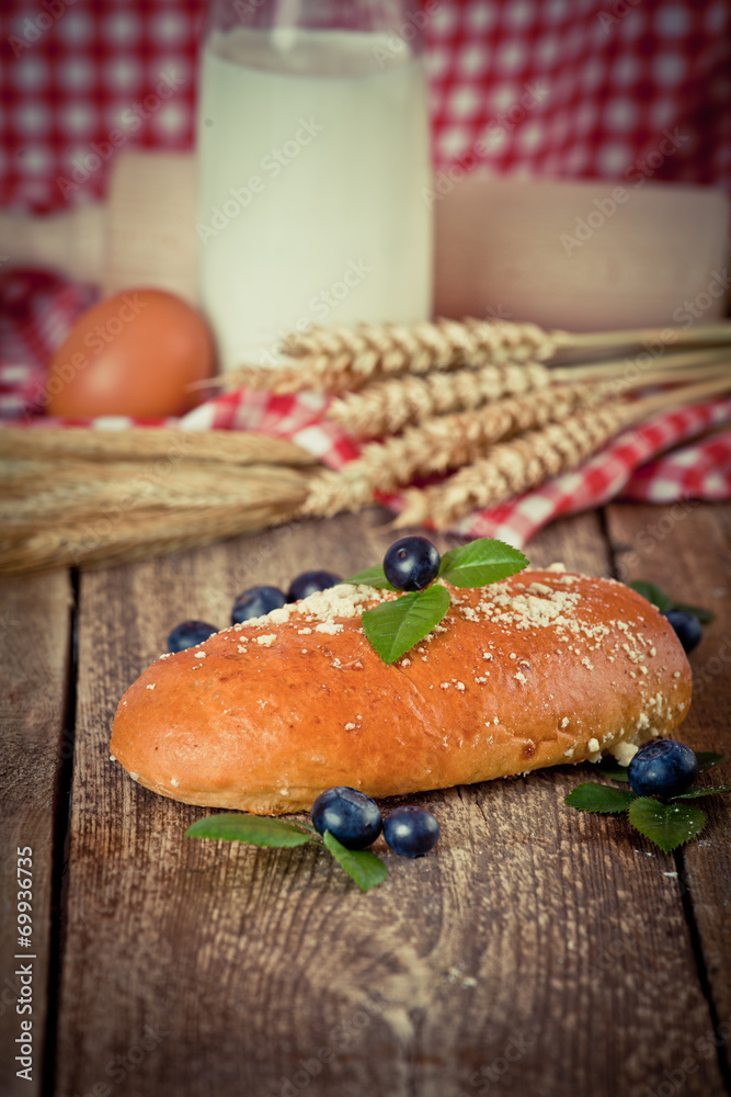 Fototapeta premium buns with blueberries