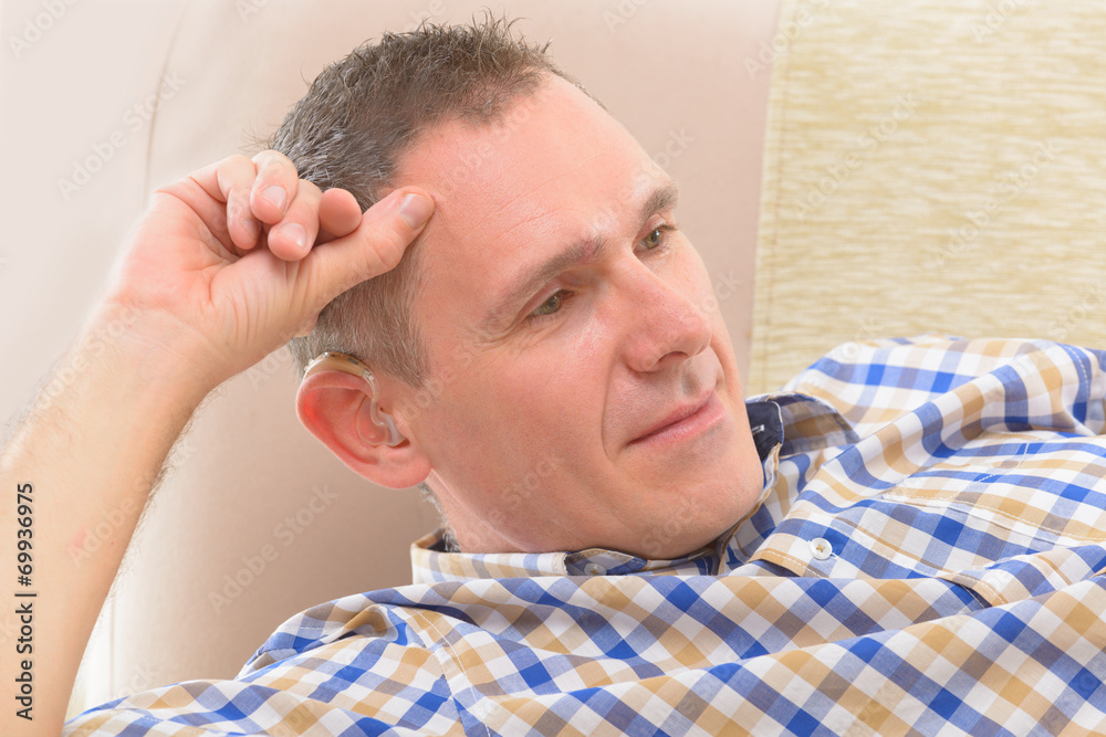 Obraz premium Man with deaf aid