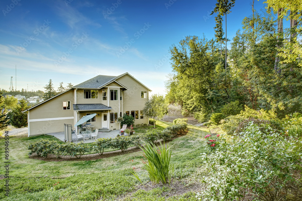 Beautiful house with backyard garden.
