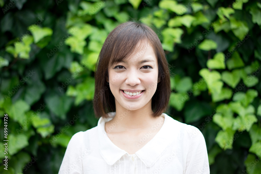 笑顔の女性 笑顔の女性