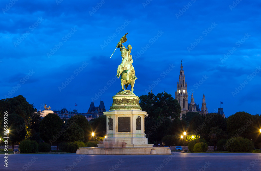 Fototapeta premium Monument dedicated to Archduke Charles of Austria at night