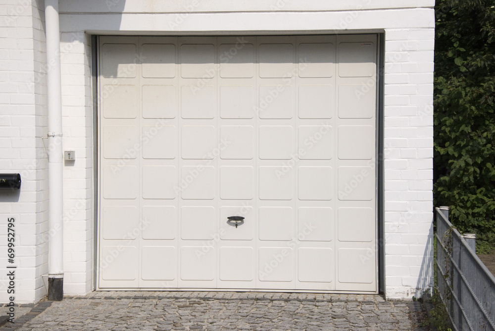 Fototapeta premium Modernes Garagentor