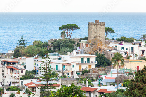 Scorcio ischitano con torre sul mare