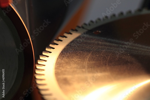machine for sharpeninig a circular saw blade