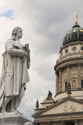 Schillerdenkmal vor der Kuppel des Französischen Doms photo