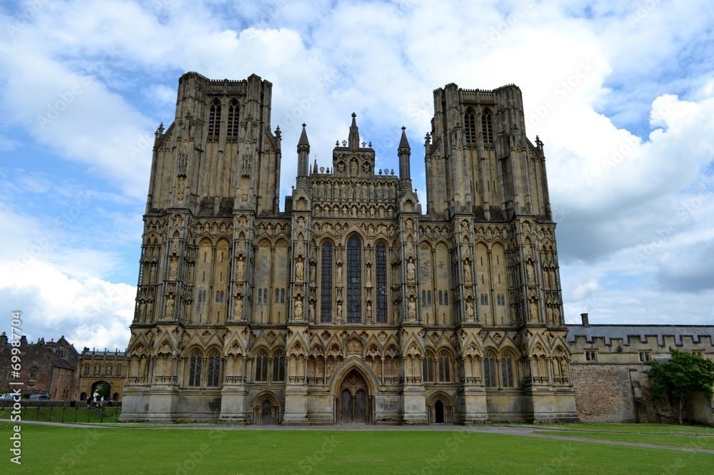 Obraz premium Facade from Wells cathedral and sky