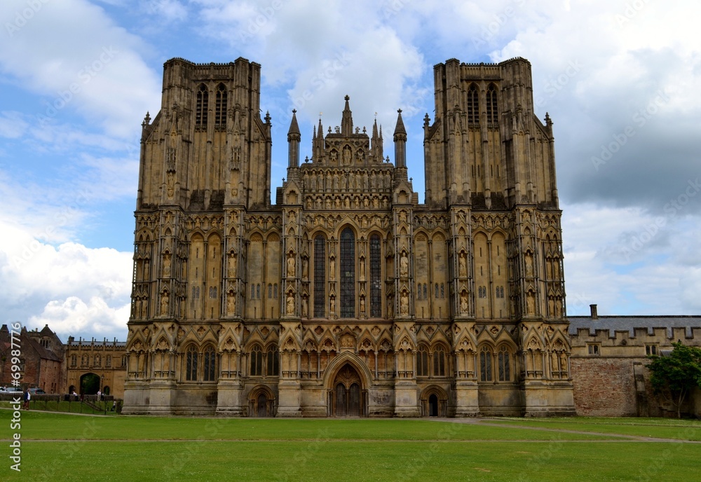 Obraz premium Facade from Wells cathedral and sky