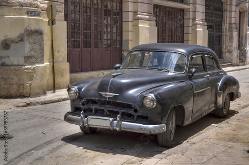 Classic black american car in Old Havana, Cuba © Roberto Lusso
