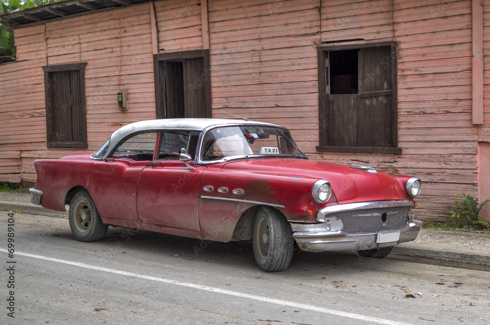 Fototapeta premium Classic red american car in Guantanamo, Cuba