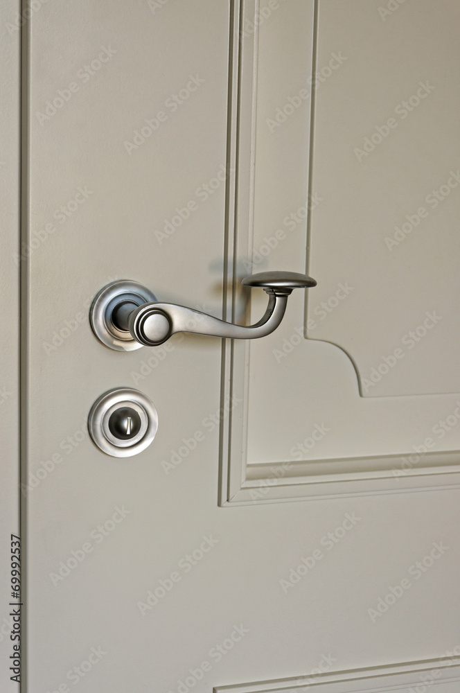 Türklinke mit Holztür