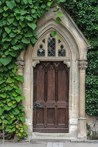 Alte Eingangstür aus Holz