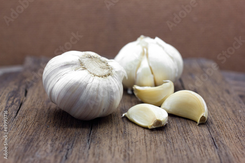 Organic garlic whole and cloves