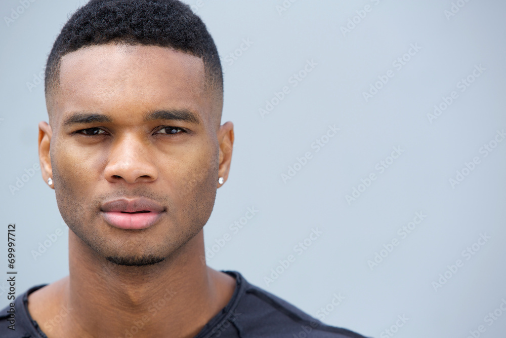 Obraz premium Handsome male fashion model looking at camera