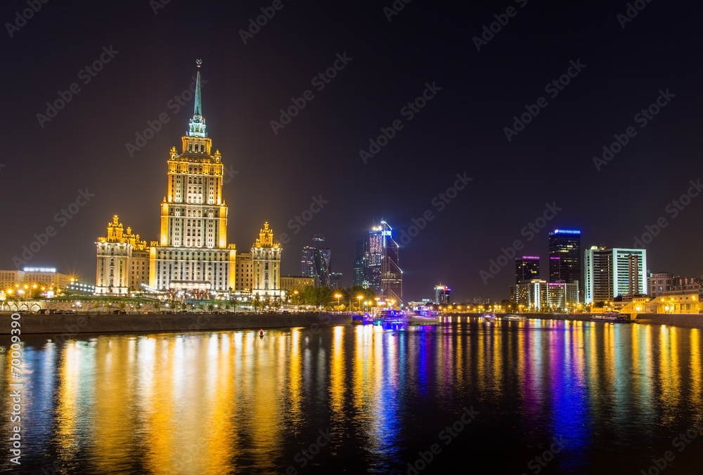 Obraz premium Hotel Ukraine and Moscow-City in the evening