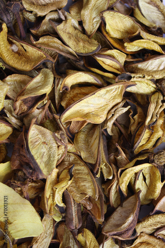 Dried petals