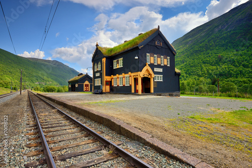 Norwegia , mała stacja kolejowa, krajobraz wiejski