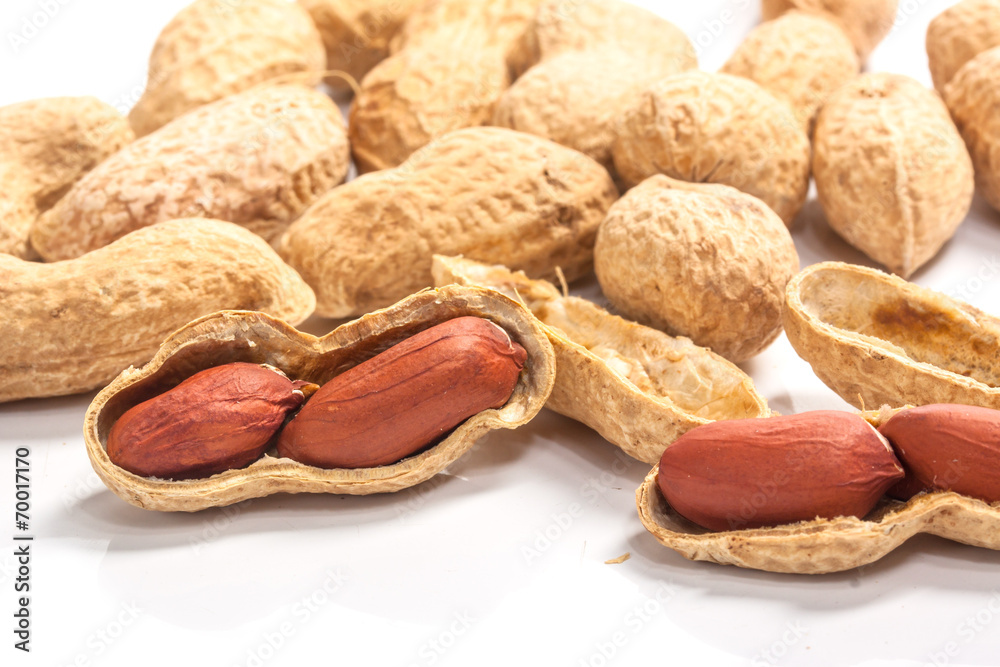 Dried peanuts