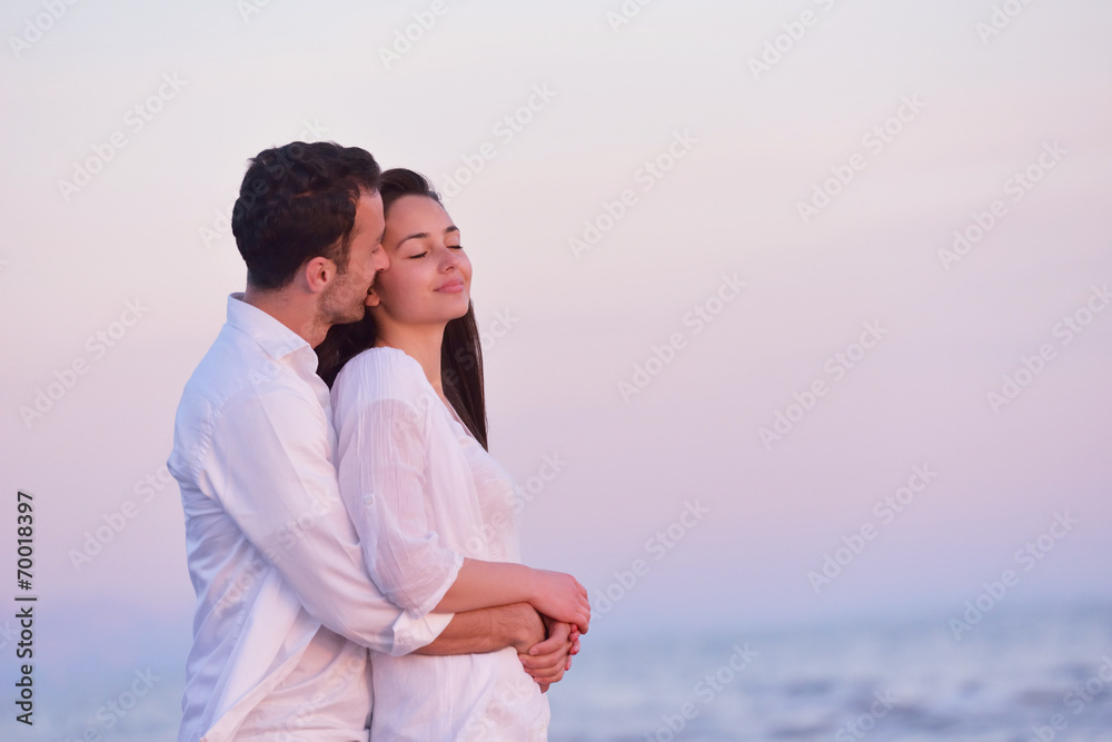 Obraz premium young couple on beach have fun
