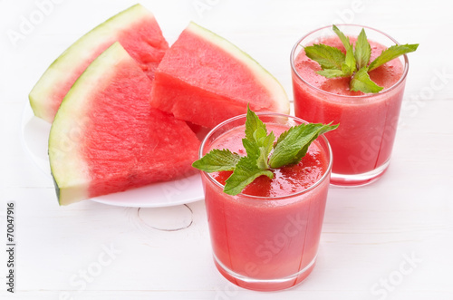 Watermelon cocktail and slices