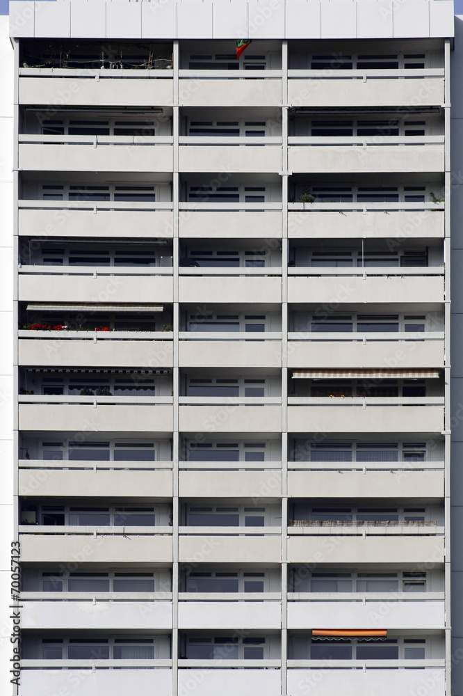Hochhausfassade mit Balkonen Hochhausfassade mit Balkonen