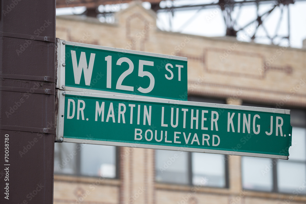 Naklejka premium Martin Luther King Jr. blvd street sign in Harlem NYC