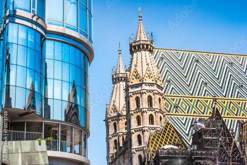 Canvas Print Haas Haus with St. Stephen's Cathedral in Vienna, Austria