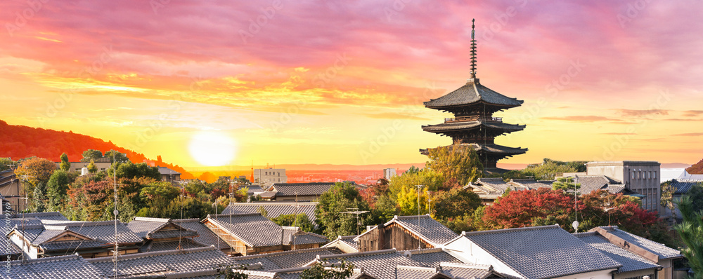 Naklejka premium Zachód słońca w Kioto w Japonii