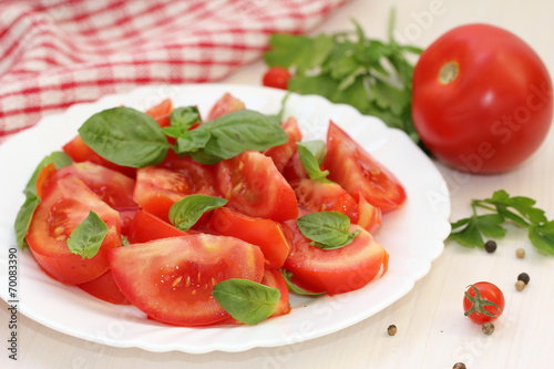 Salad with fresh tomatoes and greens