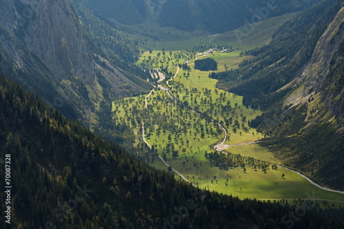 Verschwiegenes Karwendeltal - Der Grosse Ahornboden in der Eng photo