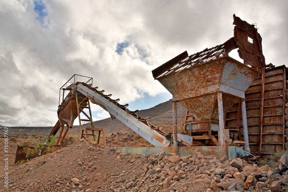 cantera abandonada en el desierto de lanzarote