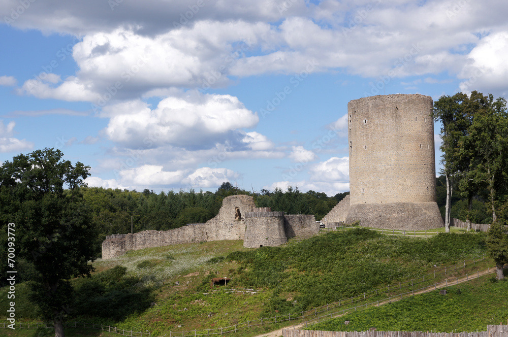 Tour de Bridiers et ses anciennes fortifications