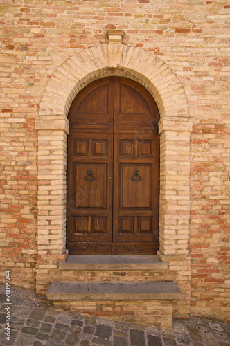 old door of wood in Castle of Gradara © Orlando Bellini