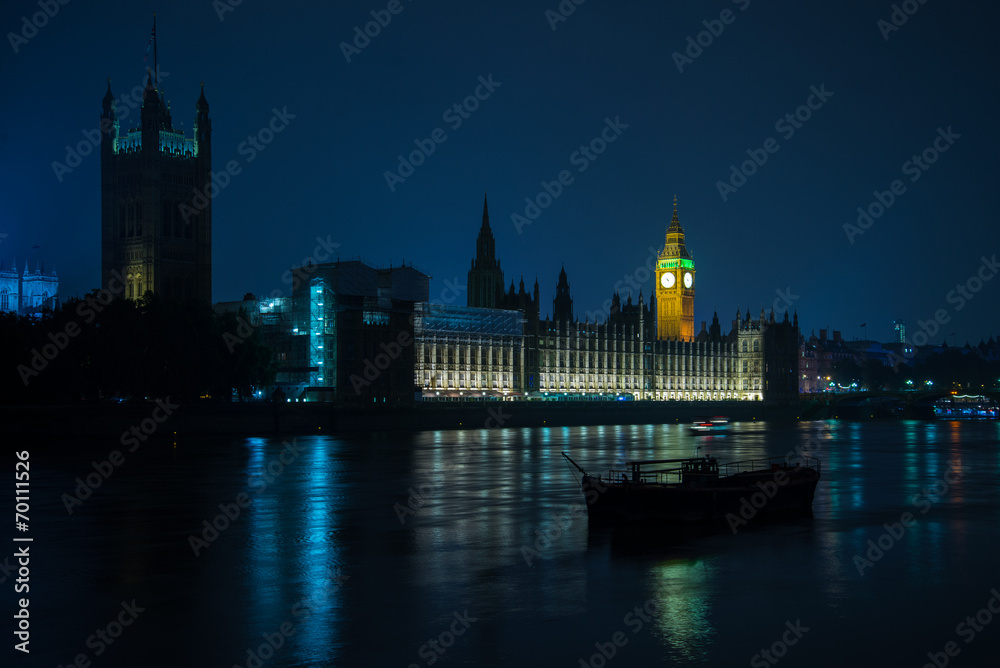 London Big Ben and Parliament House on Thames