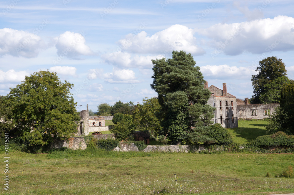 Vestiges du village martyr d'Oradour-sur-glane Vestiges du village martyr d'Oradour-sur-glane