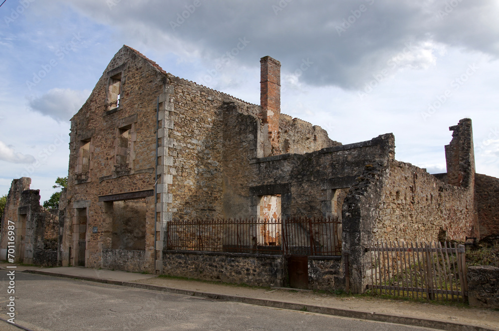 Ruine de maison du village martyr d'Oradour-sur-glane