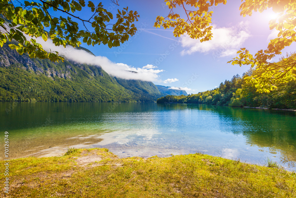 Obraz premium Colorful summer morning on the Bohinj lake in Triglav national p