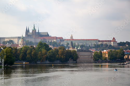 Blick über die Moldau auf den Hradschin in Prag
