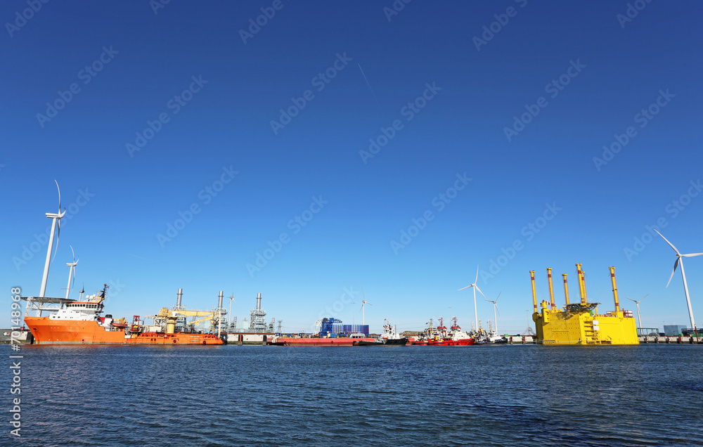 Fototapeta premium Offshore-Versorgungshafen